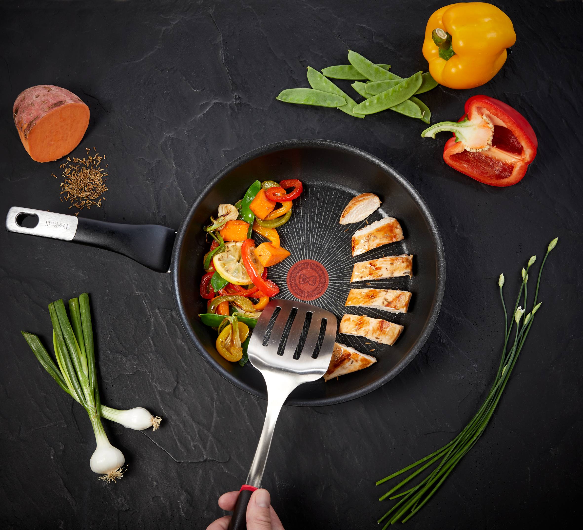 BE Living 5-delige Pannenset - 20, 24 & 28 cm Koekenpan 30 cm Wokpan 28 cm Hapjespan - Koekenpannenset - Bakpan - Keramisch - PFAS Vrij Anti Aanbak - Inductie Pannen - Zwart - Essential Series