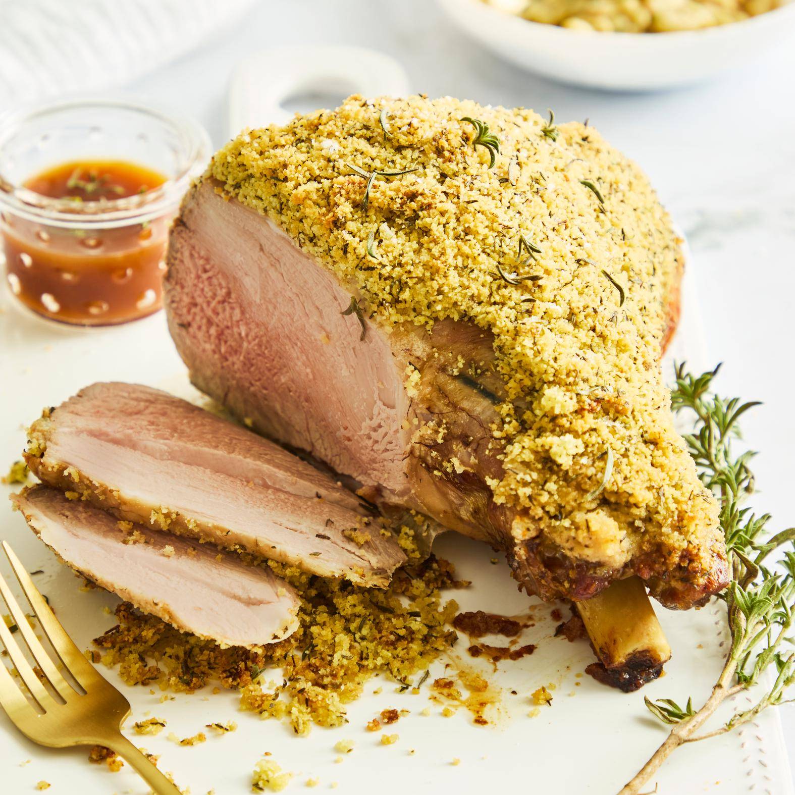 Herb-crusted leg of lamb & flageolets with fresh herbs - Recepten DUAL EASY FRY XXL | Tefal