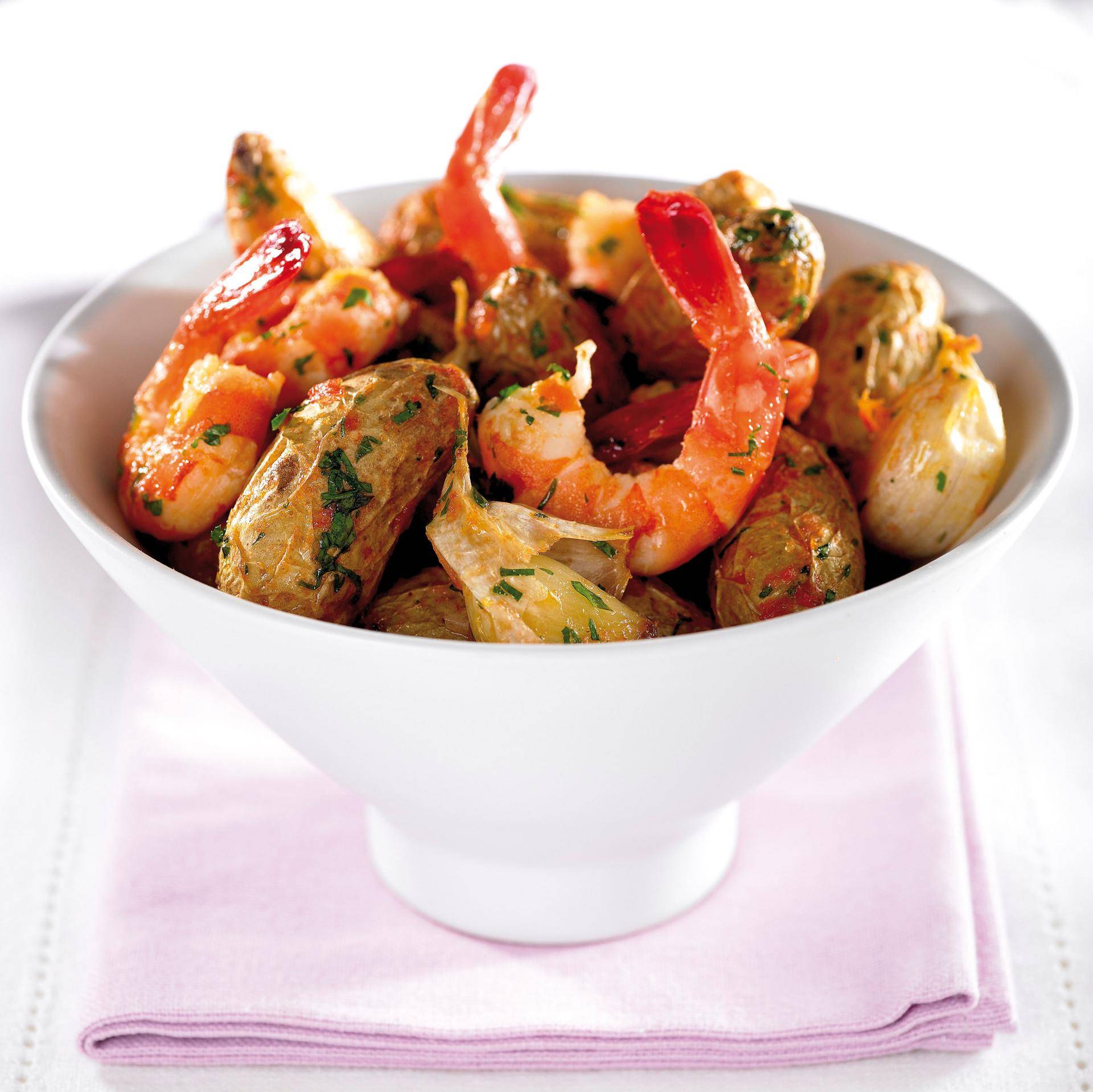 Krielaardappelen met knoflook in zijn jasje, ingemaakte tomaten en garnalen - Recepten Actifry Original 1kg | Tefal