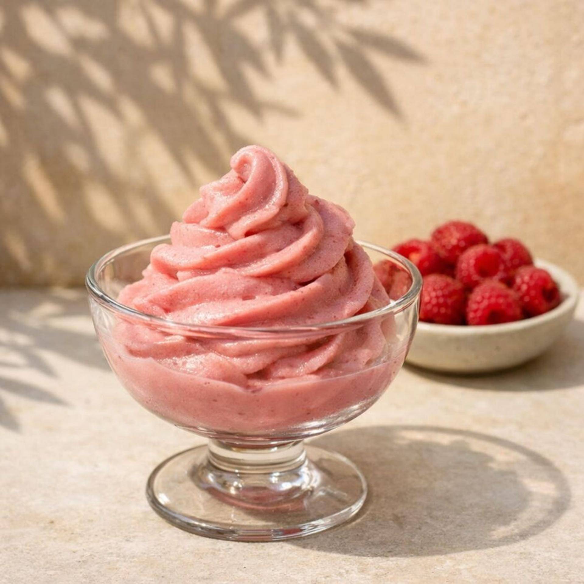 Frambozen-rozen frozen yogurt - Recepten Freezi | Tefal