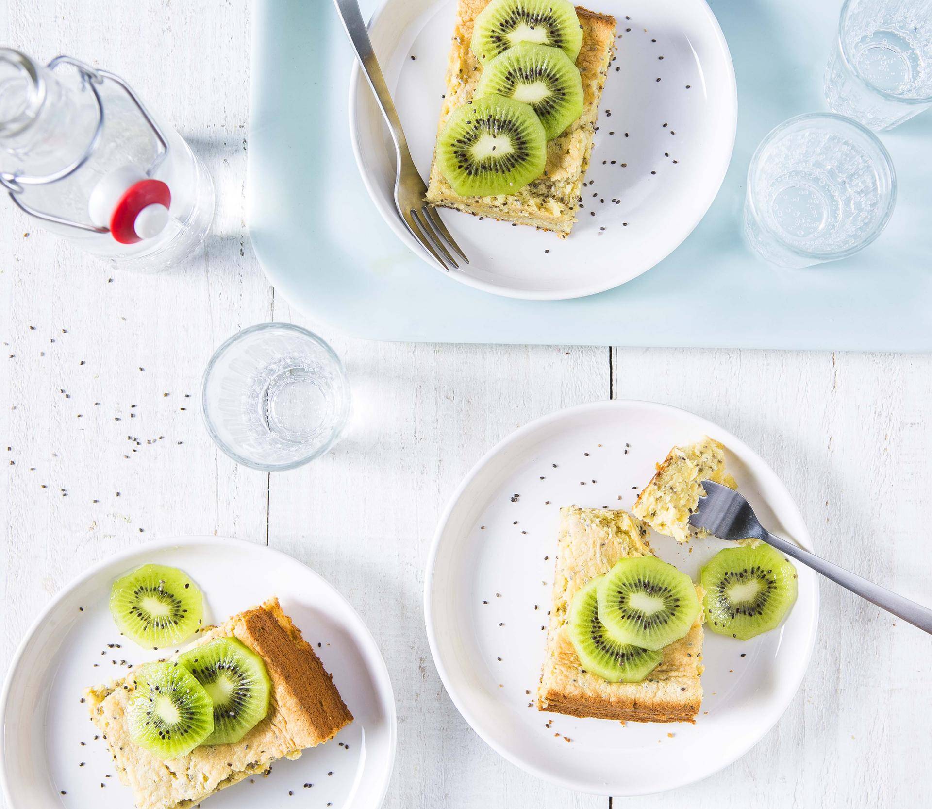 Zachte kiwicake met chiazaadjes - Recepten Cake Factory | Tefal