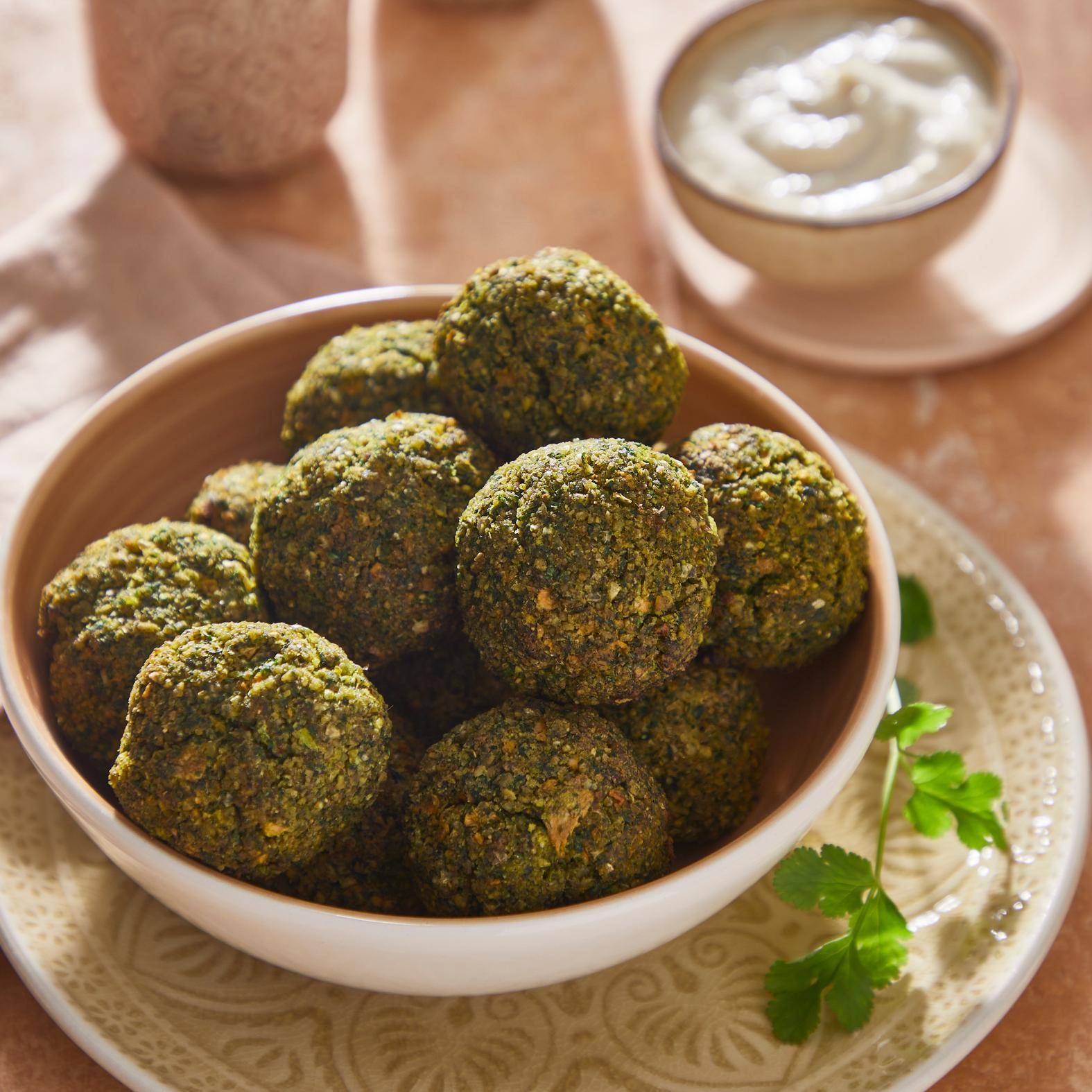 Wortel falafel met tahini saus - Recepten Easy Fry Mega | Tefal
