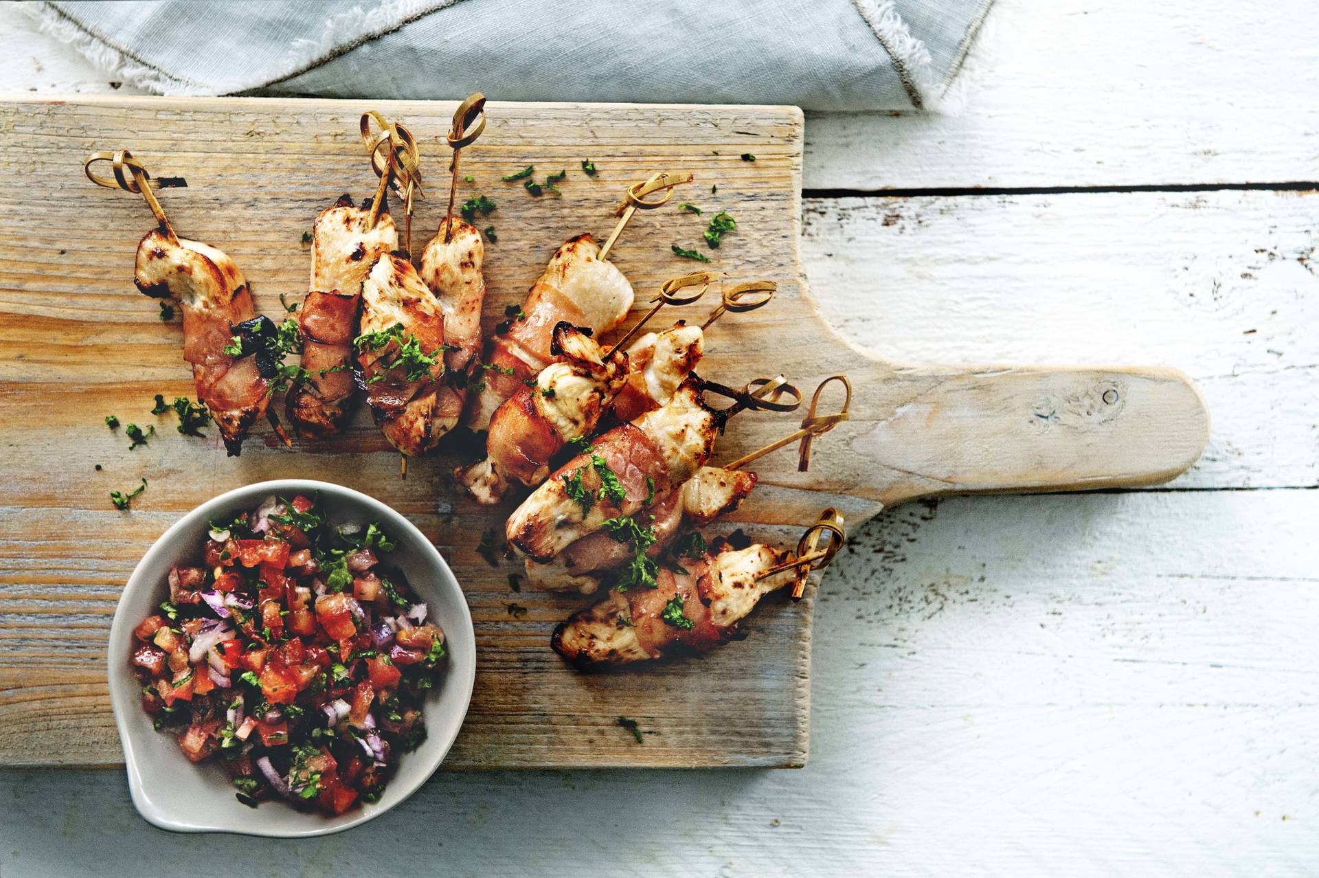 Kip-baconspiesjes met honing & frisse tomatensalsa - Recepten EASY FRY & GRILL 2 in 1 DIGITAL | Tefal