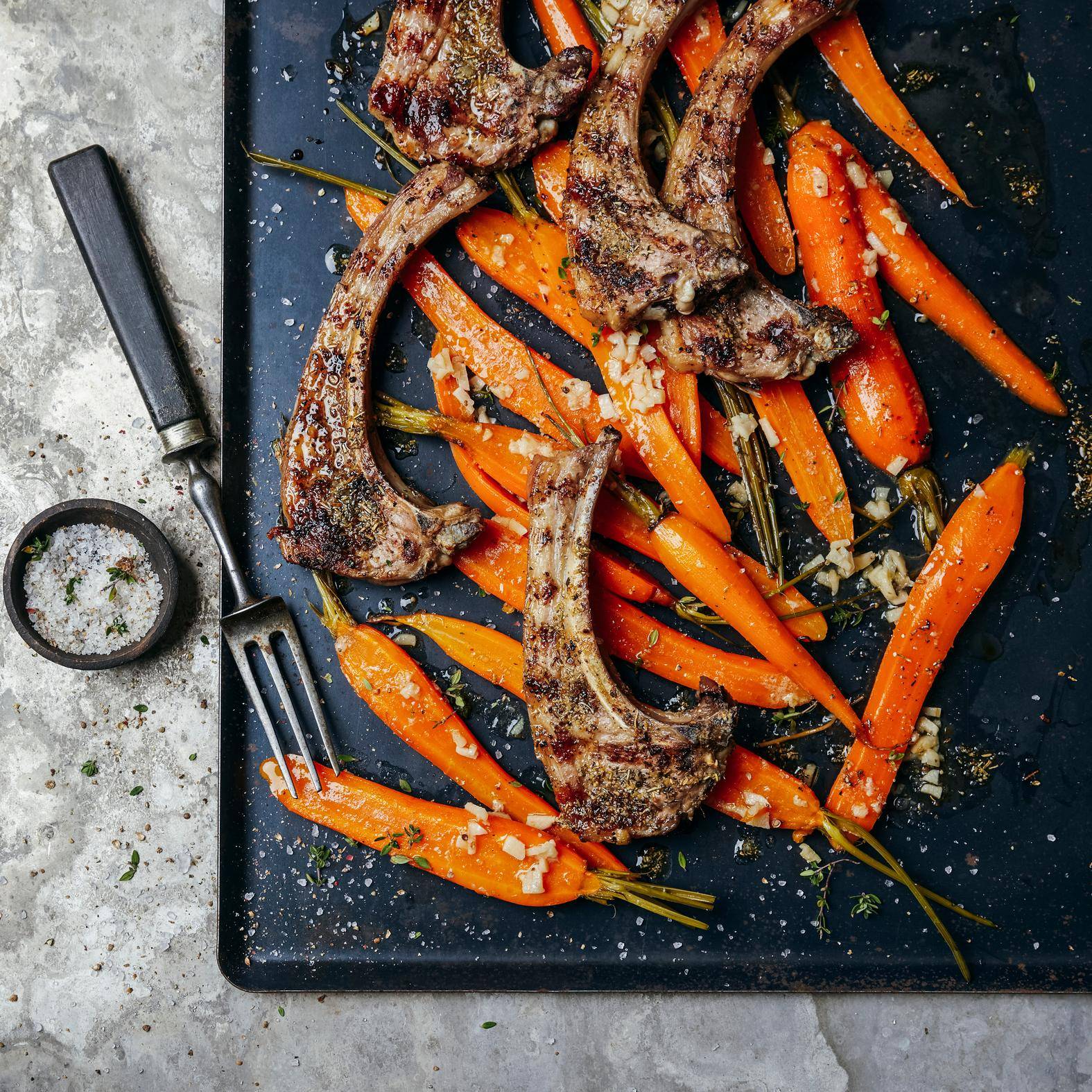 Lamskoteletjes met gekonfijte wortel - Recepten OptiGrill 4in1 | Tefal