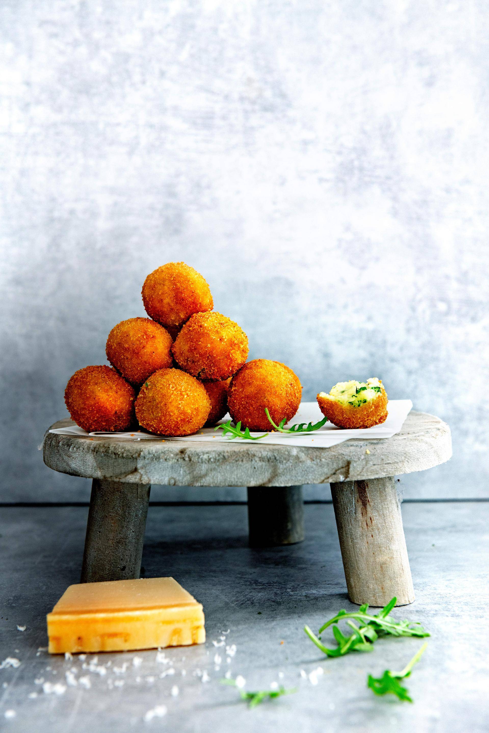 Aardappel-rucolaballetjes met Parmezaanse kaas - Recepten Dual EasyFry | Tefal