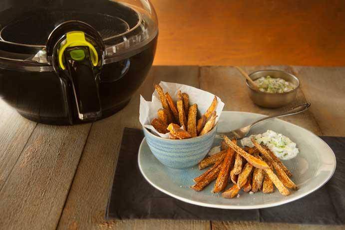 Frietjes van zoete aardappel met polenta en een dip van yoghurt met za’atar - Recepten undefined | Tefal