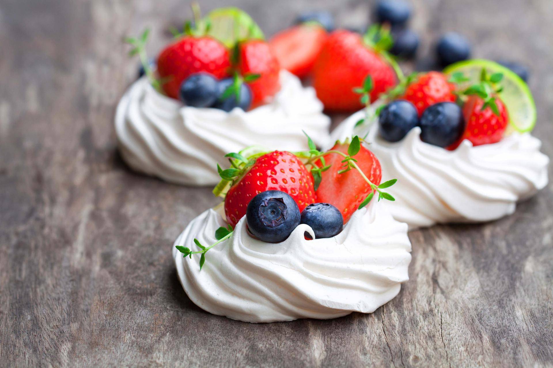 Glutenvrije pavlovataart met rode vruchten - Recepten Cake Factory | Tefal
