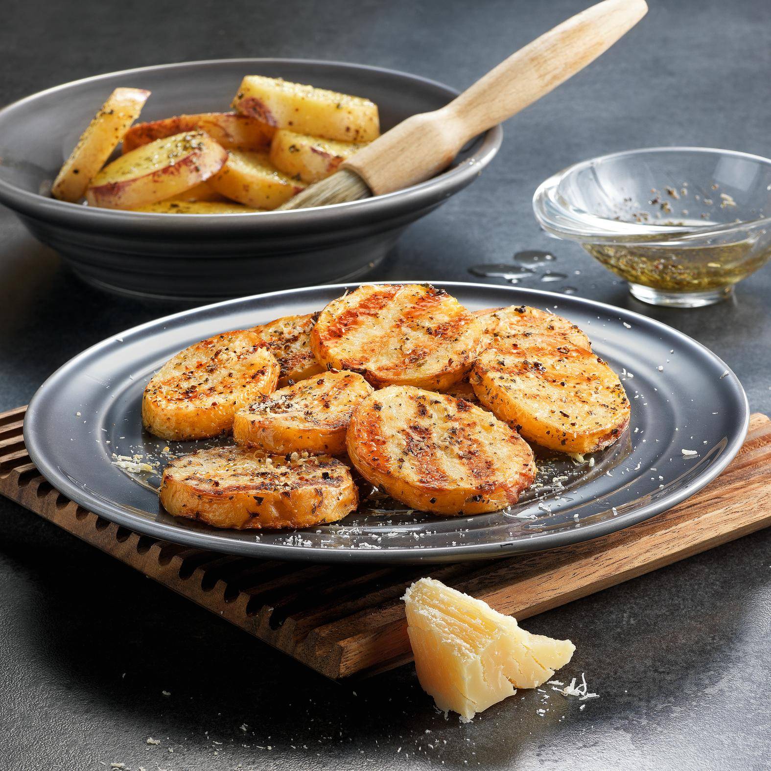 Aardappelen met Parmezaanse kaas en kruiden - Recepten EASY FRY & GRILL 2 in 1 XXL | Tefal