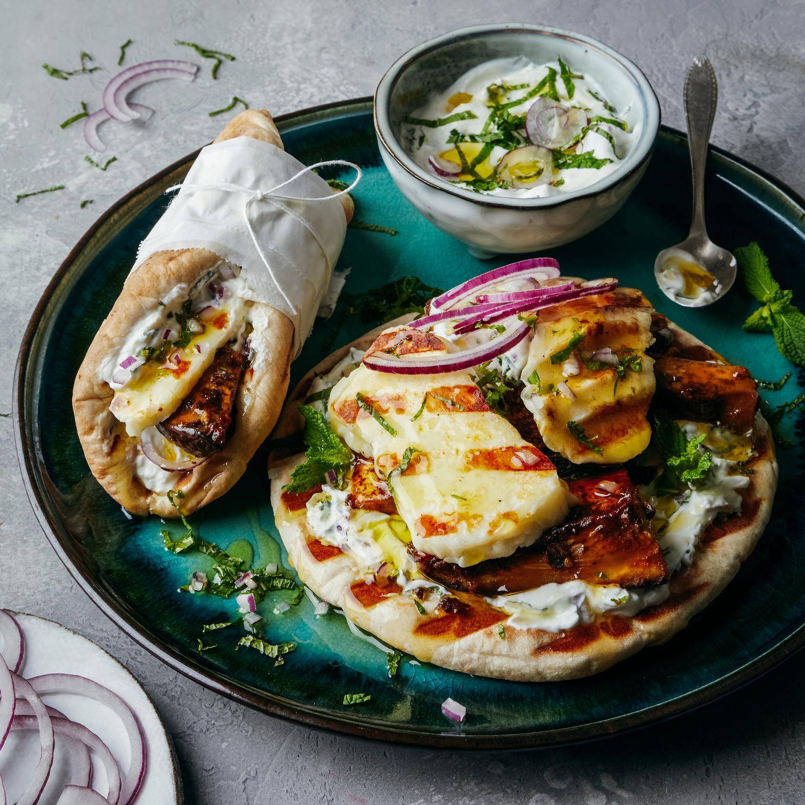 Gegrilde aubergine en halloumi wraps met yoghurtsaus - Recepten OptiGrill 2in1 | Tefal
