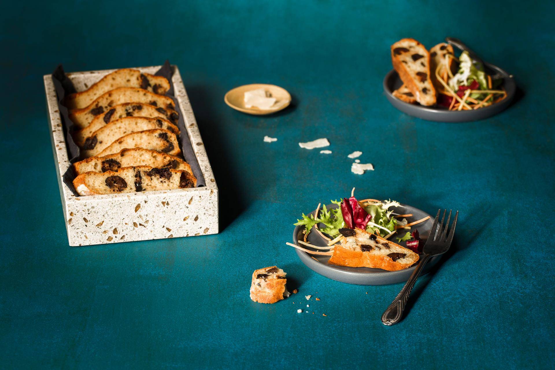 Hartige taart met zwarte olijven en Parmesaanse kaas - Recepten Actifry Genius | Tefal