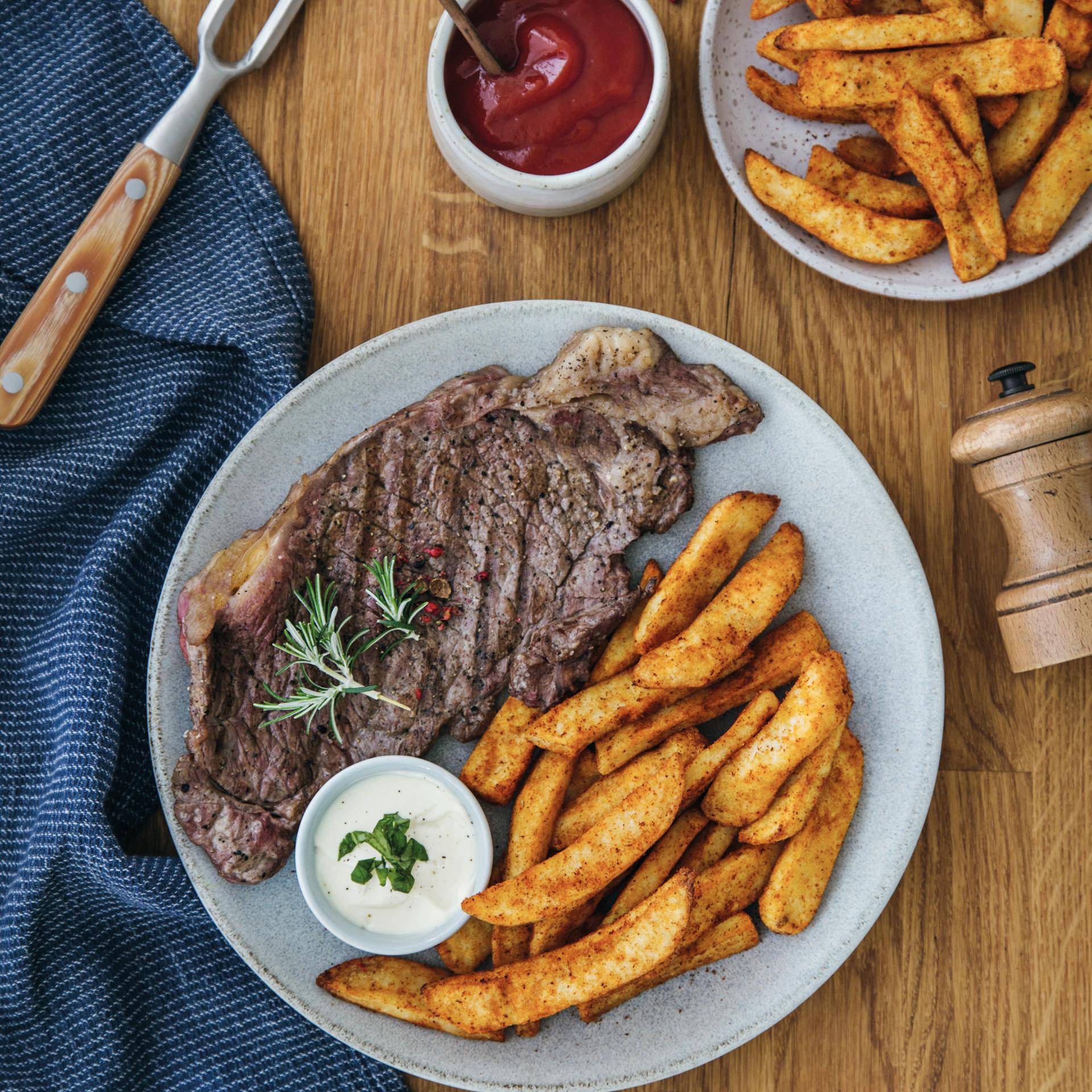 Gegrilde steaks met diepvriesfrietjes - Recepten Dual EasyFry&Grill | Tefal