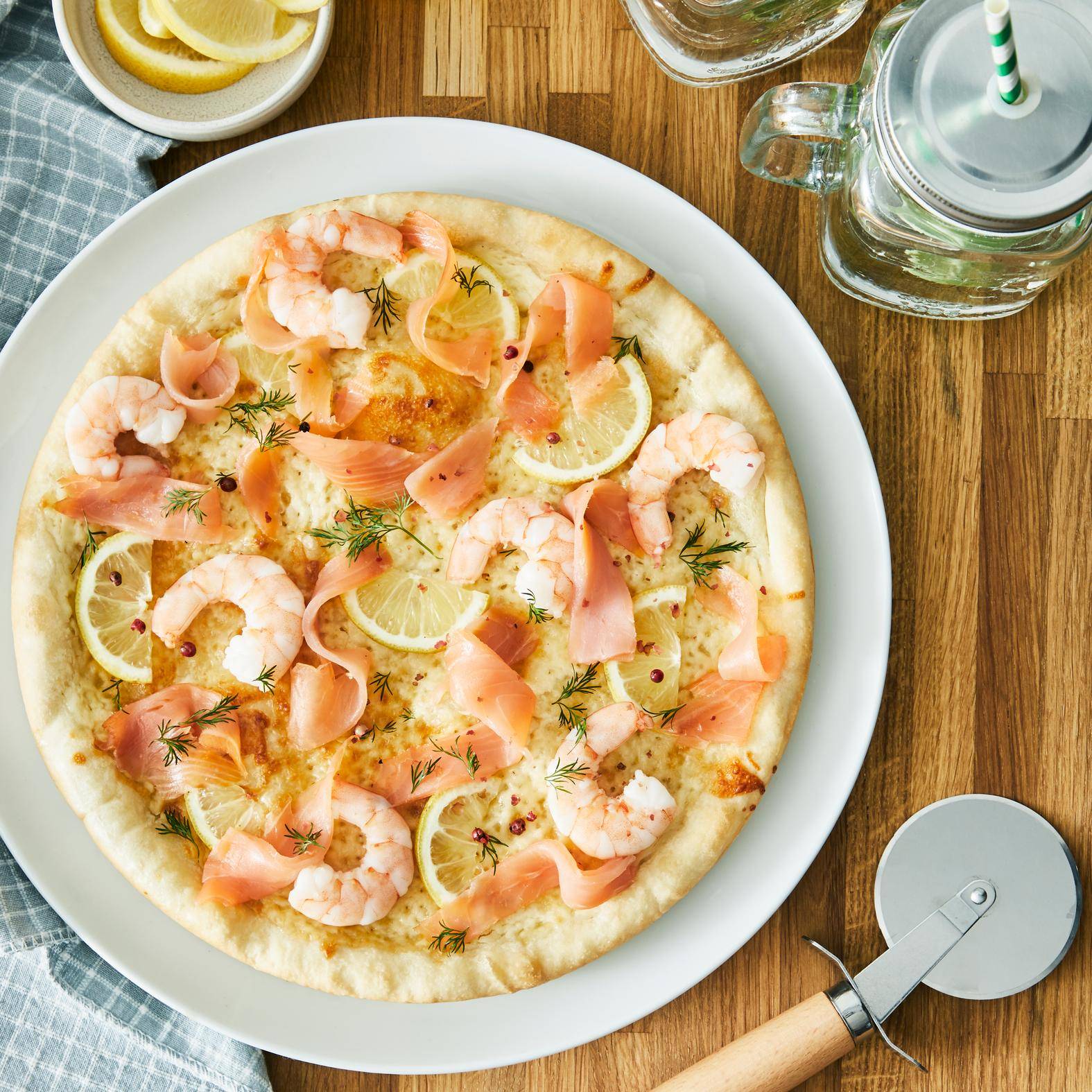Pizza met Noorse zalm en gamba's - Recepten Easy Fry XL Surface | Tefal