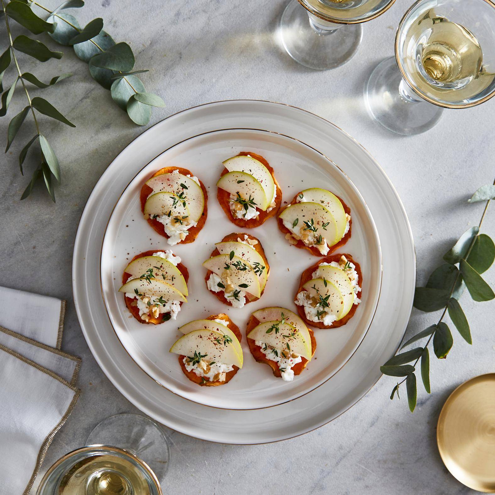 Zoete aardappel crostini's met geitenkaas, peer en tijm - Recepten EASY FRY & GRILL 2 in 1 DIGITAL | Tefal