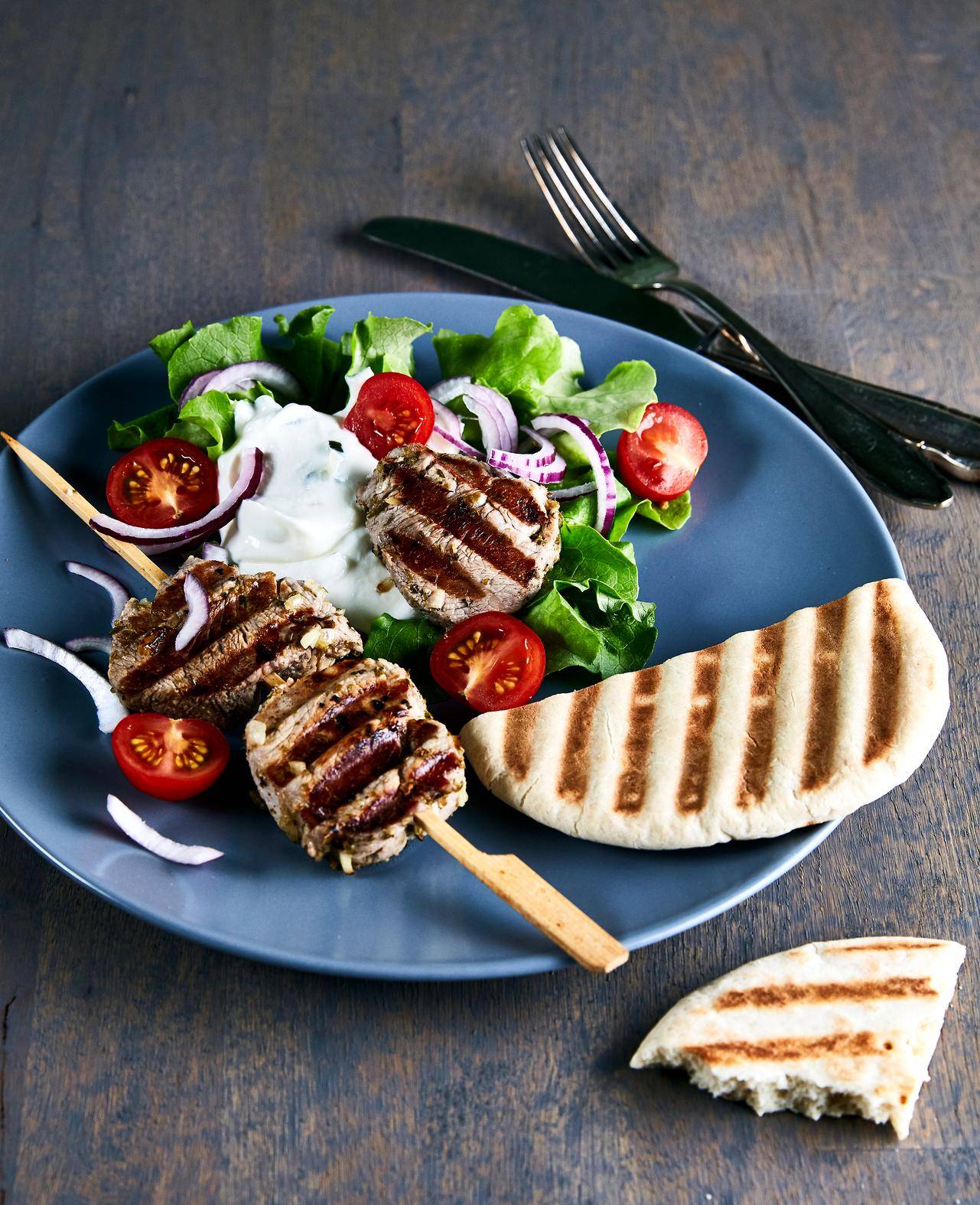 Souvlaki met pitabrood en tzatziki - Recepten OptiGrill 2in1 | Tefal