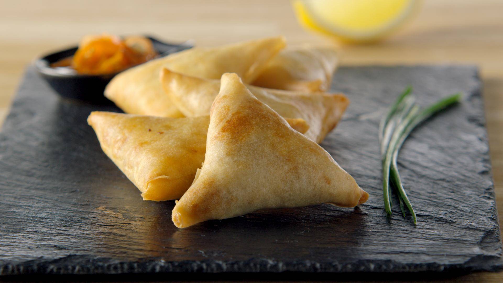 Samosa met mozzarella en gedroogde tomaten - Recepten Actifry Smart XL | Tefal
