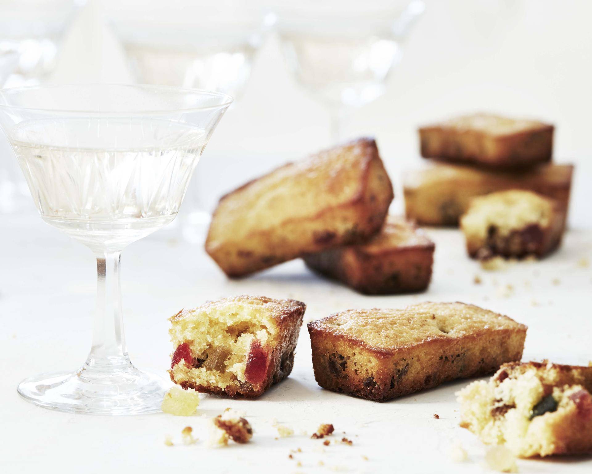 Engelse minicakejes met gekonfijt fruit en rum - Recepten Cake Factory | Tefal