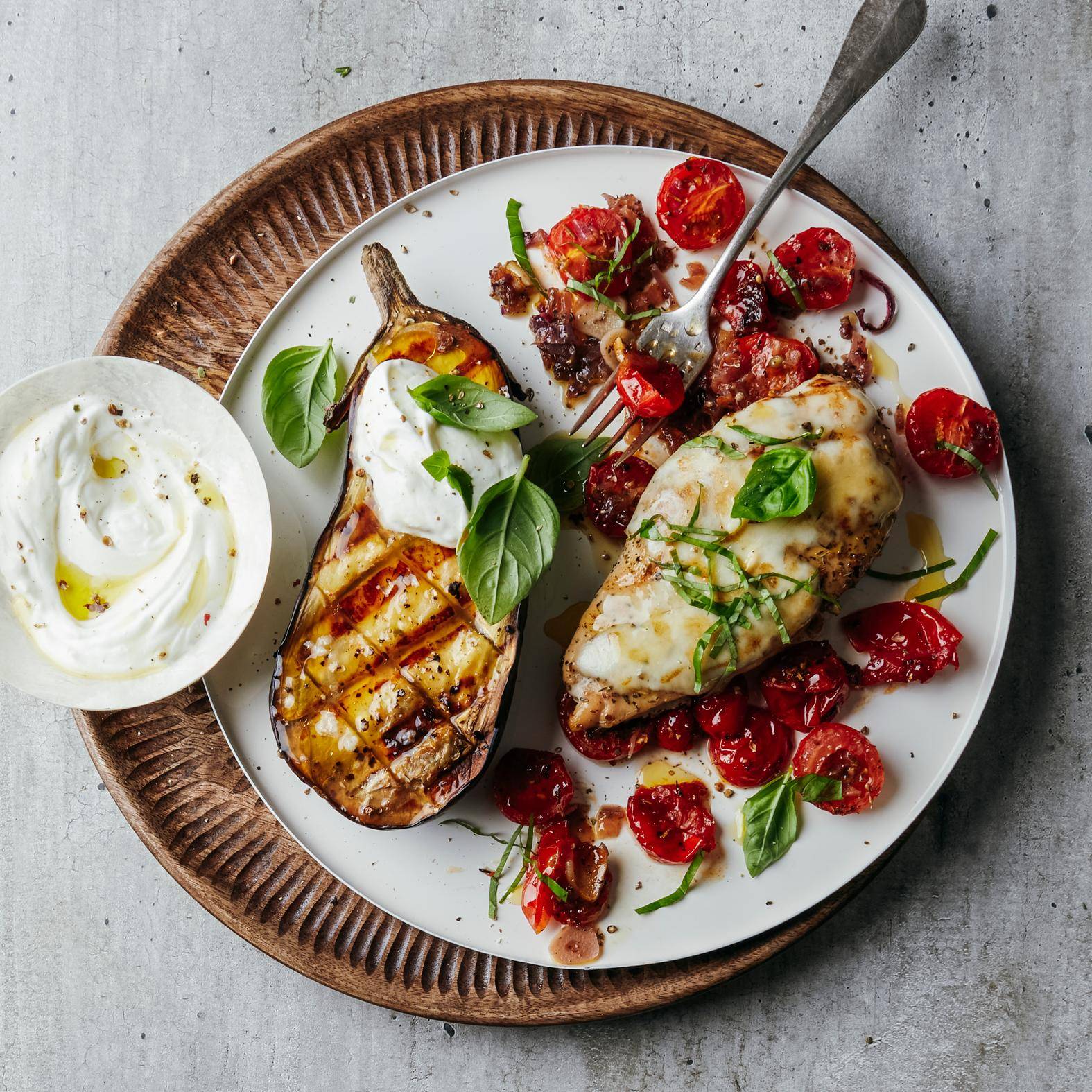 Gegrilde aubergine met yoghurt en kipgratin met mozzarella - Recepten OptiGrill 2in1 | Tefal