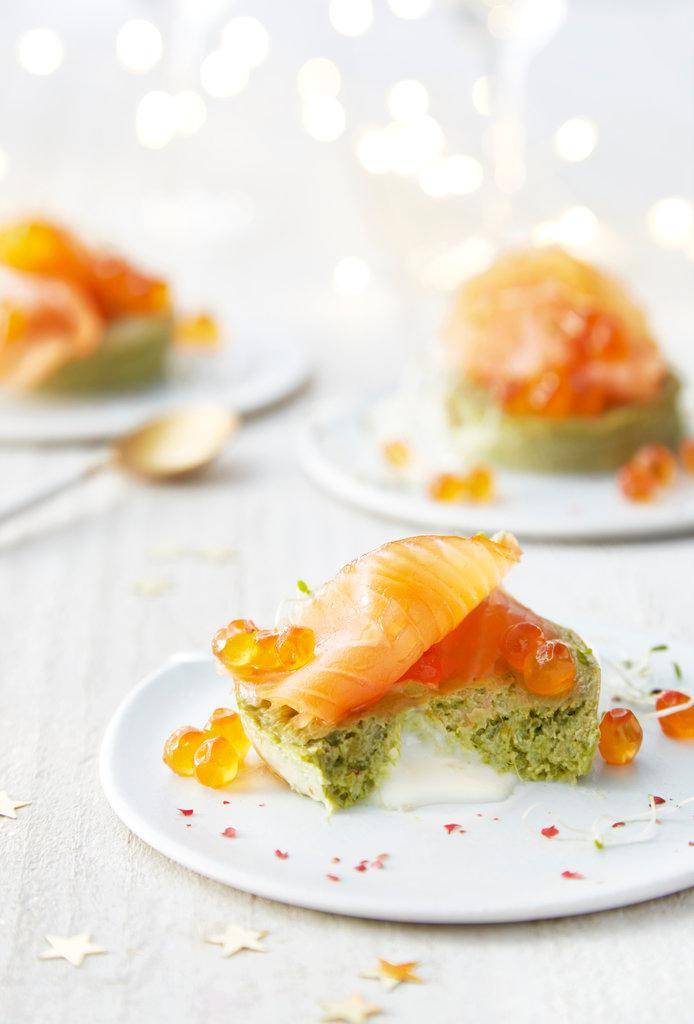 Zachte cake met groene asperges, vloeibare vulling en gerookte zalm - Recepten Cake Factory | Tefal