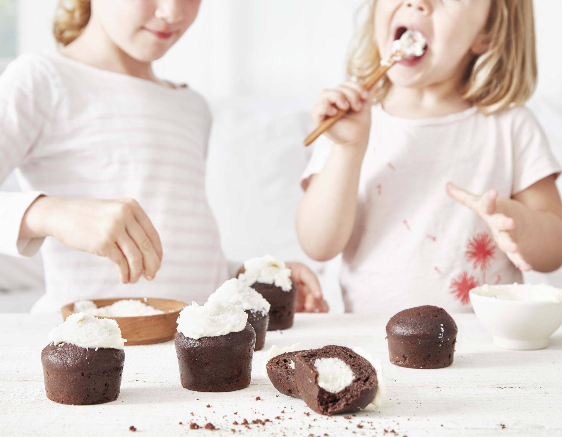 Zachte chocoladecakejes met kokosmelk - Recepten Cake Factory | Tefal