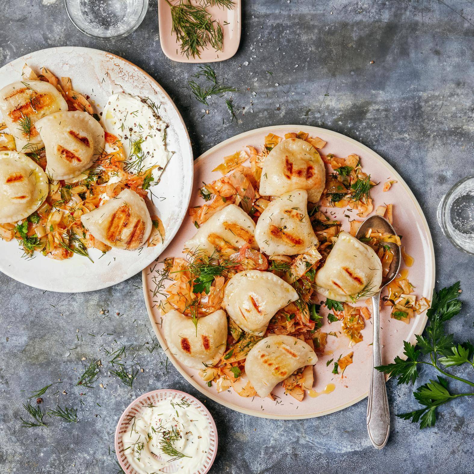 Gegrilde pierogies met gesmoorde kool - Recepten OptiGrill 2in1 | Tefal