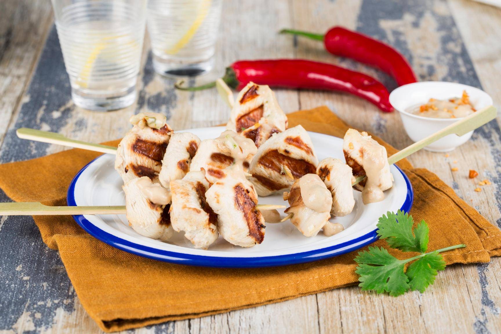 Kipspiesjes met satésaus - Recepten Optigrill Elite | Tefal