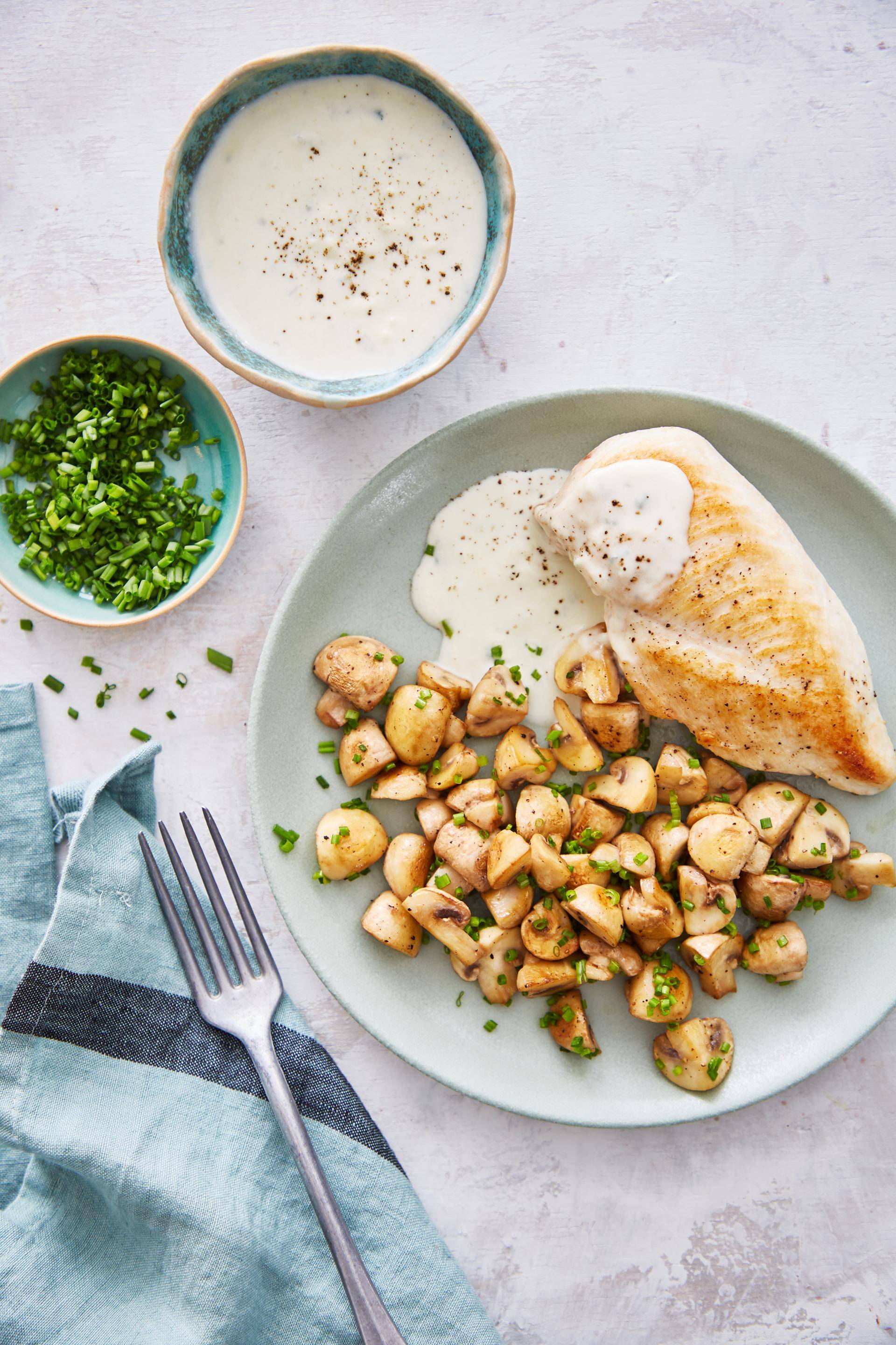 Kipfilets met champignons en een blauwe kaassaus - Recepten EASY FRY GRILL & STEAM 3 in 1 | Tefal