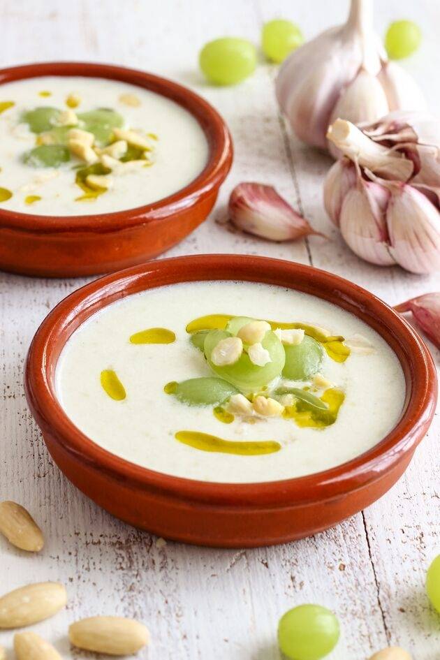 Mild Andalusian gazpacho with almonds and garlic - Recepten Blend up | Tefal