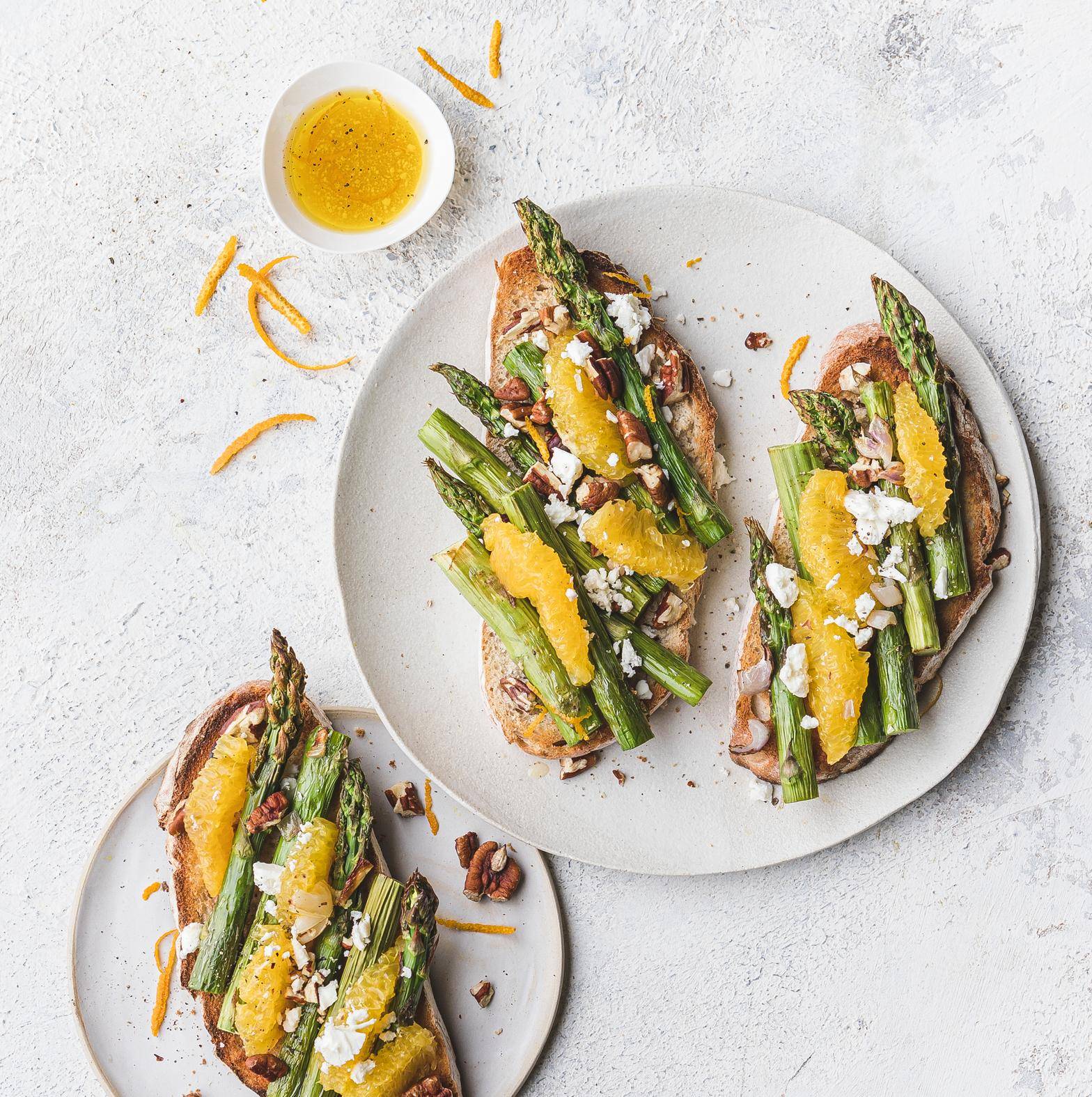 Gegrilde asperges, sinaasappel en pecannoten - Recepten Dual EasyFry&Grill | Tefal