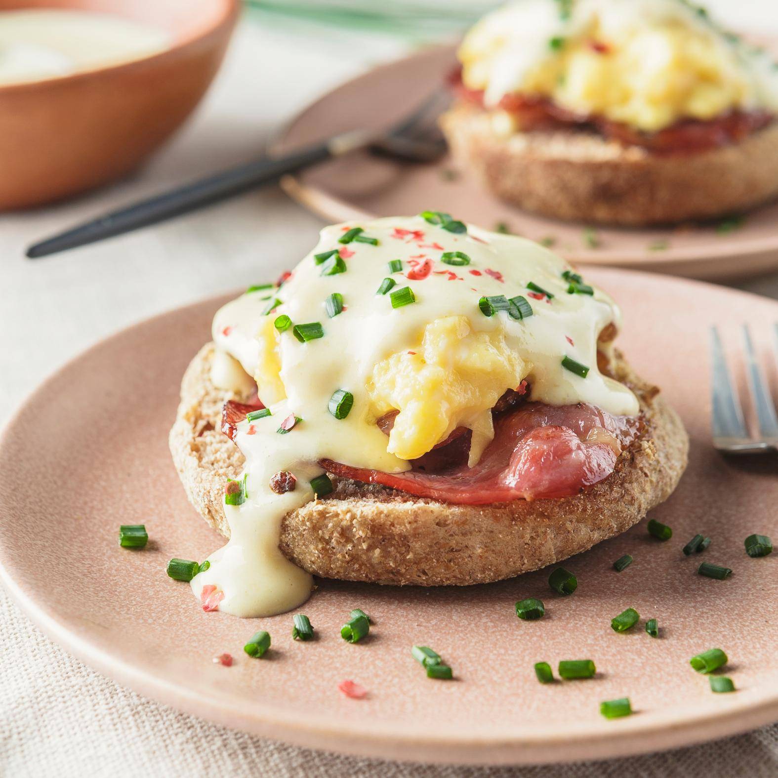 Eggs benedict roerei met een lichte hollandaisesaus - Recepten undefined | Tefal