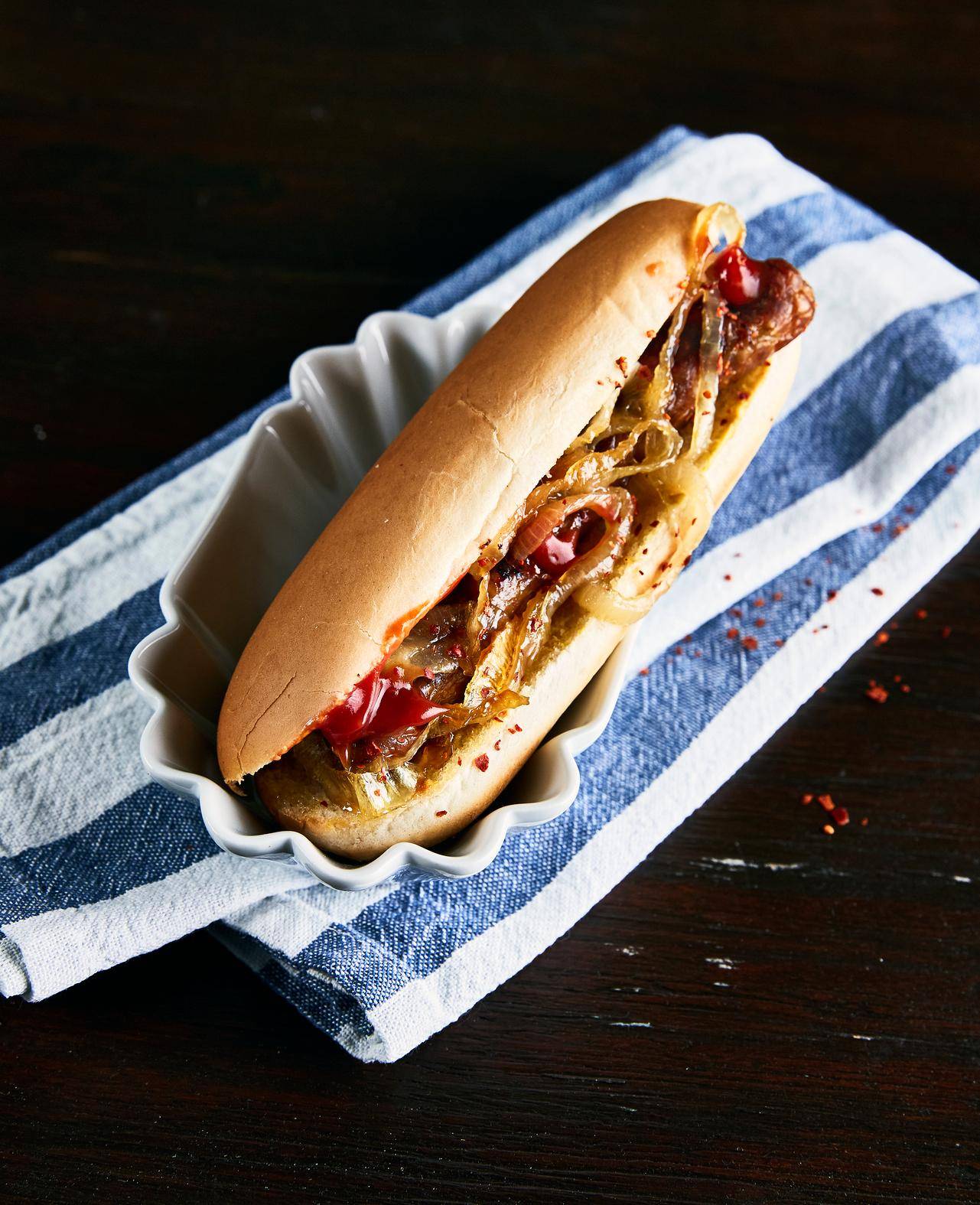 Hotdog met bierbraadworst en ui - Recepten OptiGrill + | Tefal