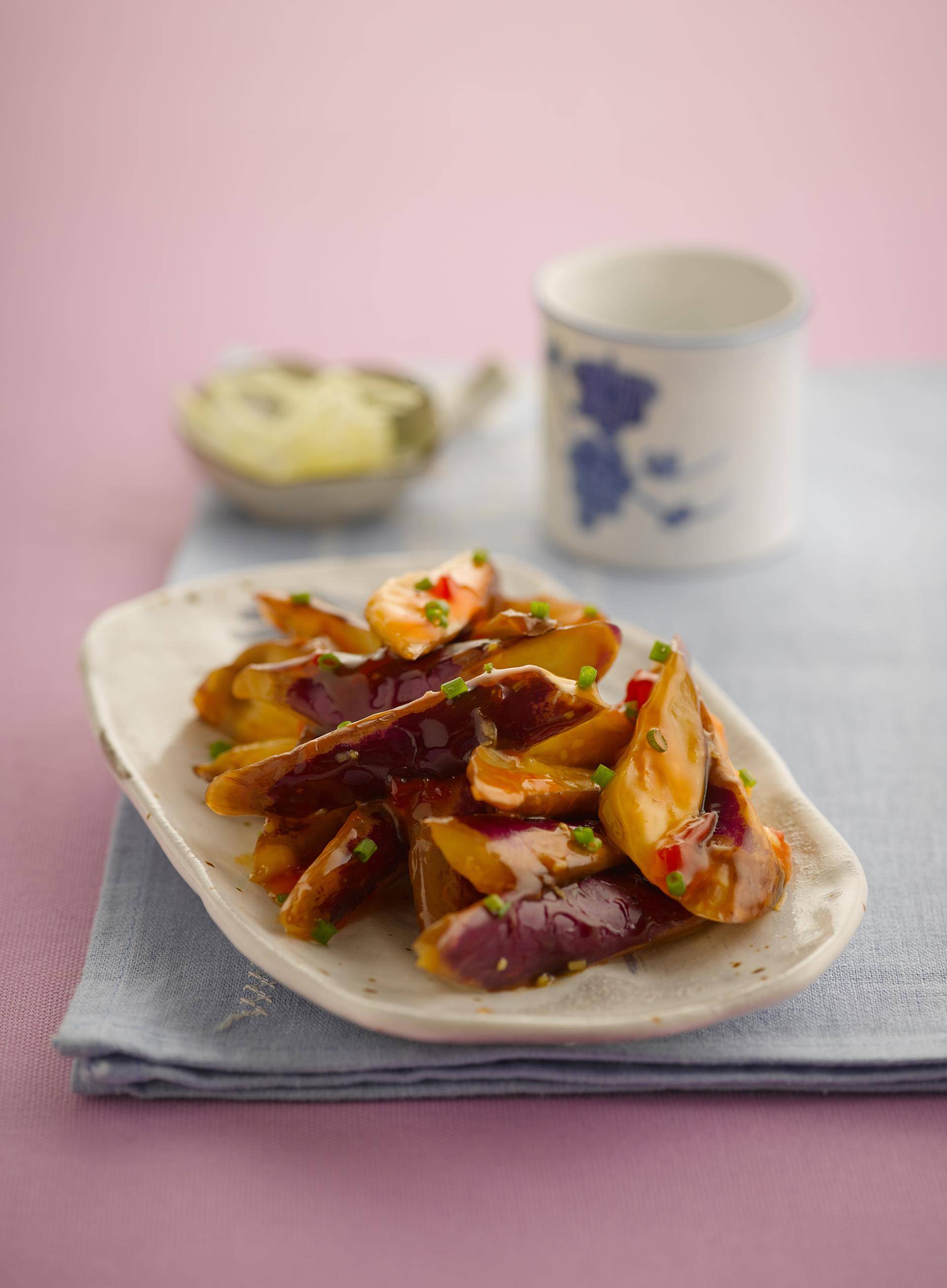 Roergebakken aubergines met chilisaus - Recepten Actifry Genius | Tefal