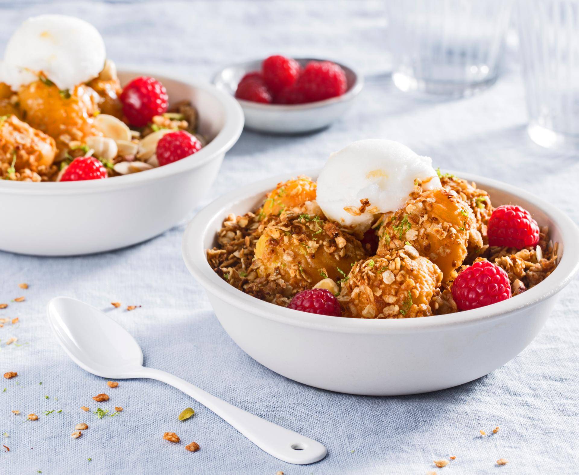 Gestoofde abrikoos met honing-granola crumble - Recepten Actifry Original 1kg | Tefal