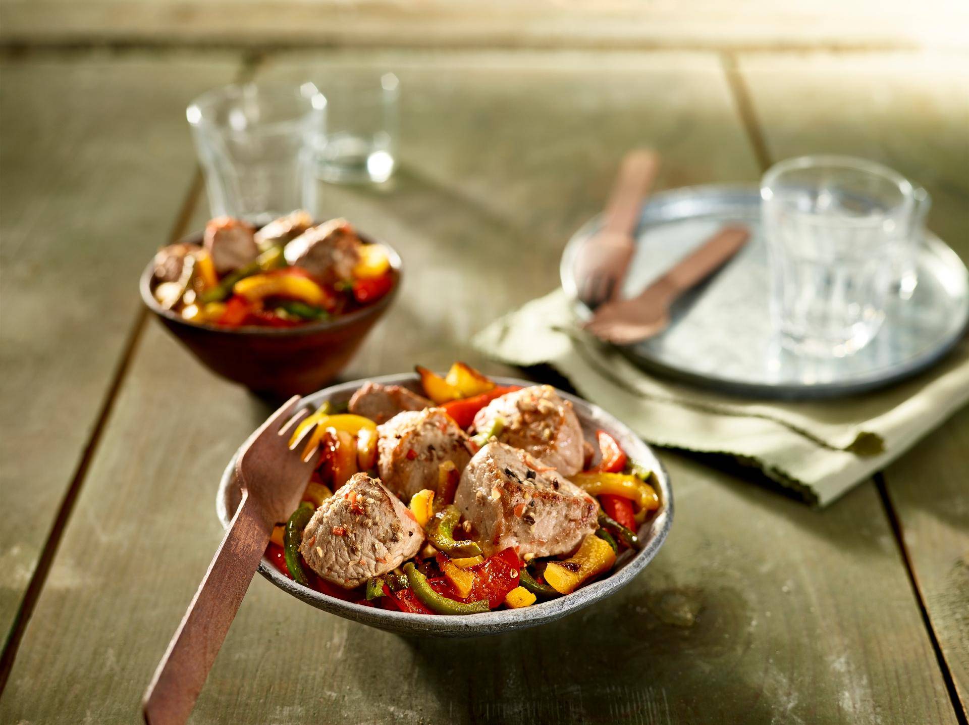 Kalkoenfilets met 3 kleuren paprika - Recepten Actifry Genius XL | Tefal