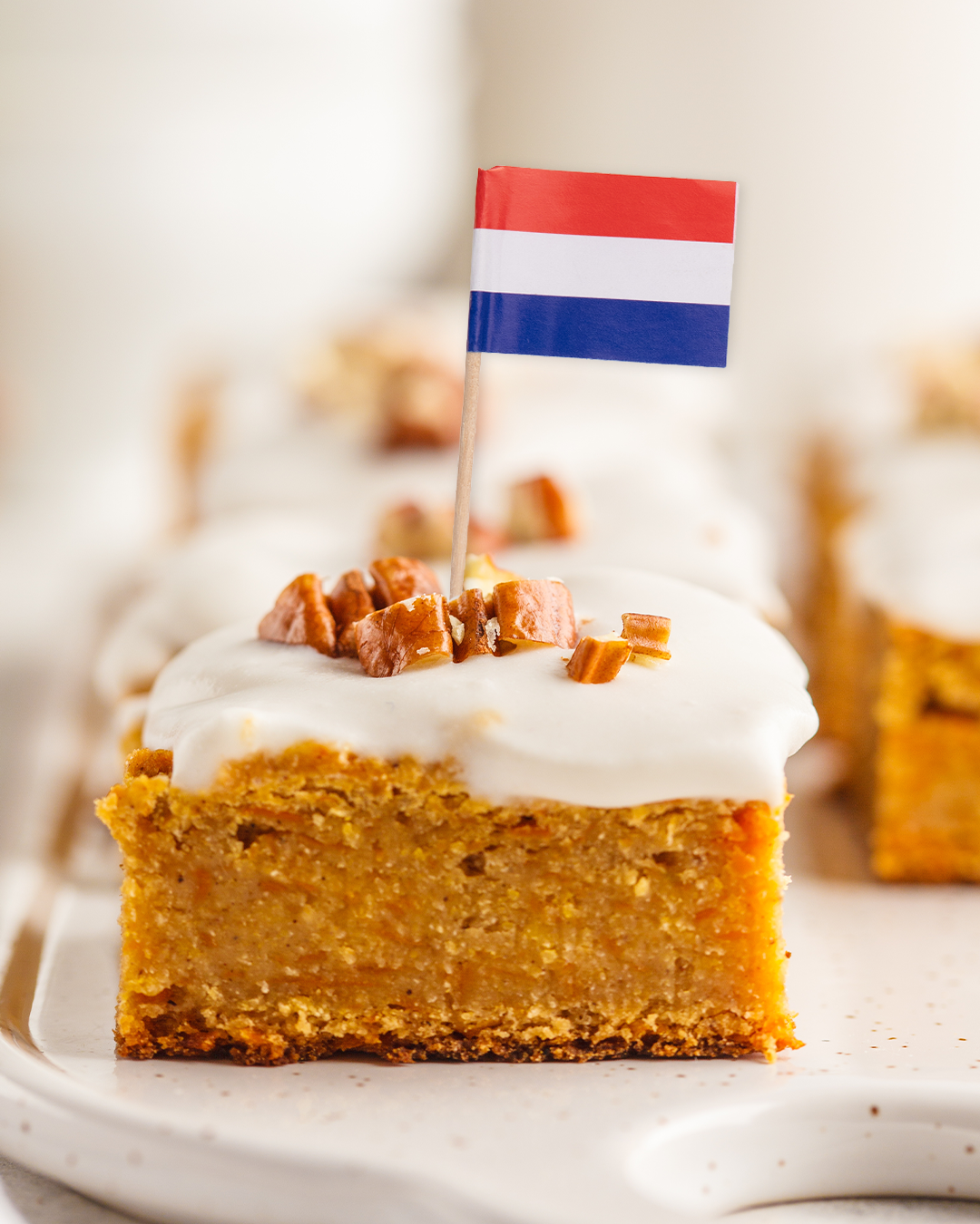 Wortelcake met kokos en pecannoten - Recepten EASY FRY & GRILL 2 in 1 DIGITAL | Tefal